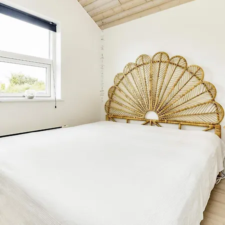 4 Star In Vaeggerlose Ferienhaus Bøtø By