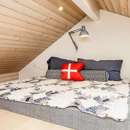 4 Star In Vaeggerlose Ferienhaus *