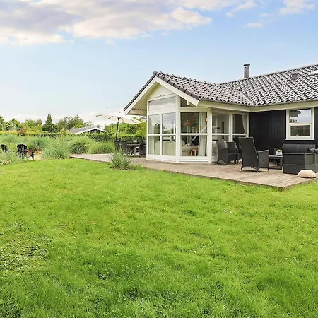 4 Star In Vaeggerlose * Bøtø By